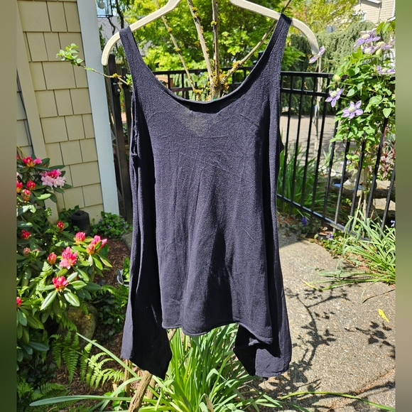 Wild Fox Roses Graphic Tank Top Scoop Neck Sharkbite Hem Flowy XS Black Red EUC - Picture 2 of 9